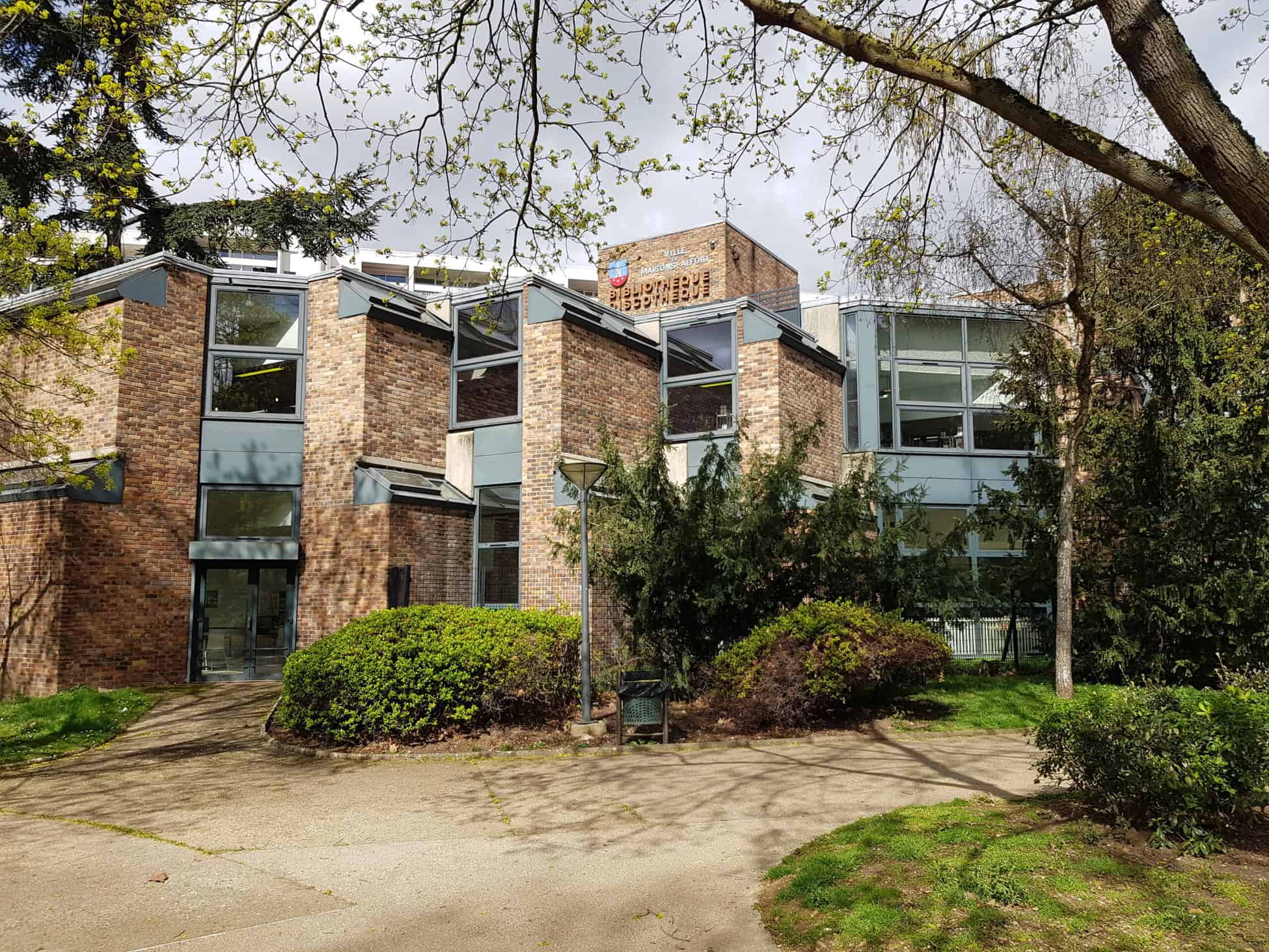 Vue de la médiathèque André Malraux, à Maisons-Alfort